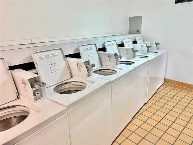 1160 Bower Hill Rd 302c, Mt Lebanon, PA 15243