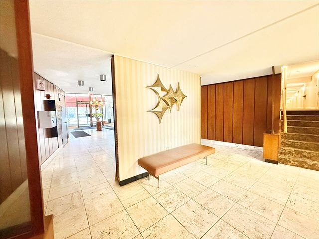 1160 Bower Hill Rd 302c, Mt Lebanon, PA 15243