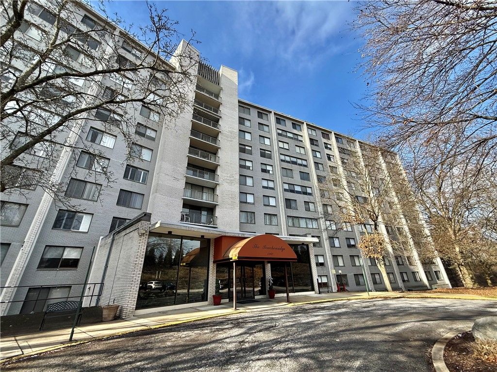 1160 Bower Hill Rd 302c, Mt Lebanon, PA 15243