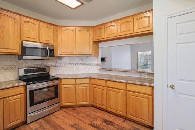 216 WEST OAK LOOP, Cedar Creek, TX 78612