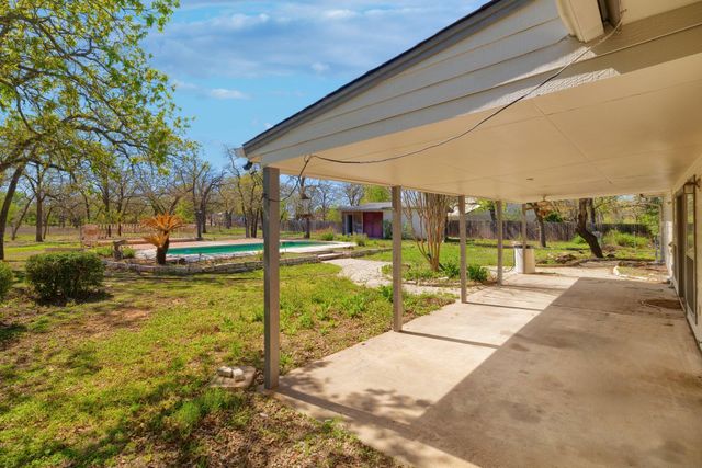 216 WEST OAK LOOP, Cedar Creek, TX 78612