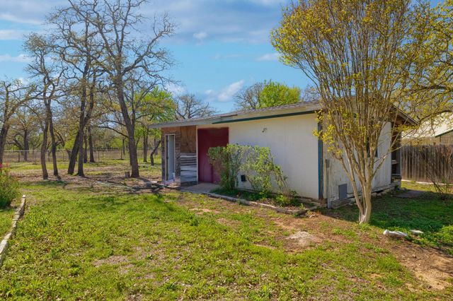 216 WEST OAK LOOP, Cedar Creek, TX 78612