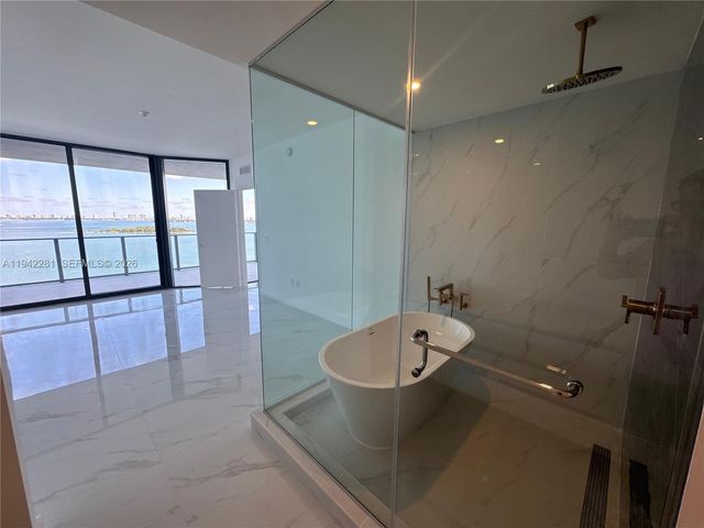 700 NE 24 907, Miami, FL 33137