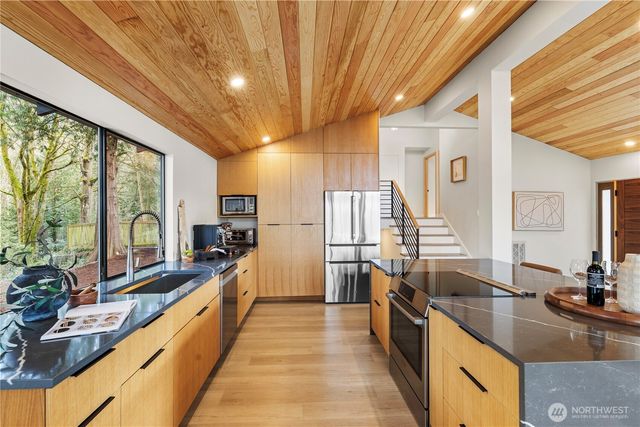 7036 NE 161st Street, Kenmore, WA 98028