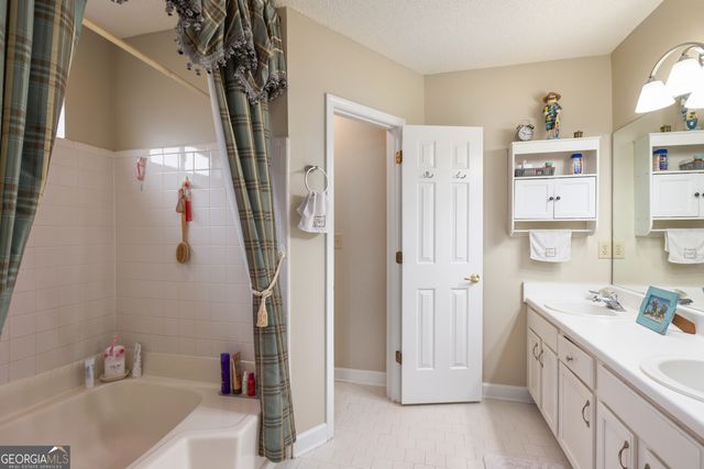 195 Woodgate Drive, Fayetteville, GA 30214