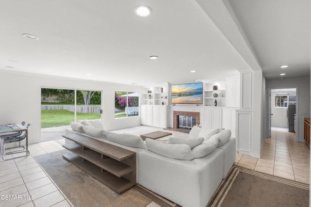 5045 Wagner Way, Oak Park, CA 91377