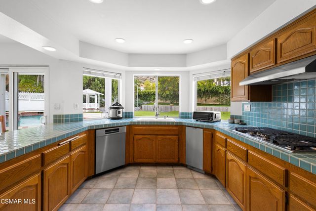 5045 Wagner Way, Oak Park, CA 91377