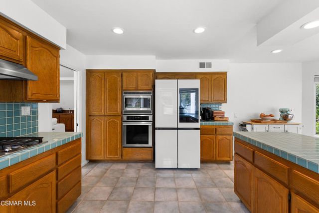 5045 Wagner Way, Oak Park, CA 91377