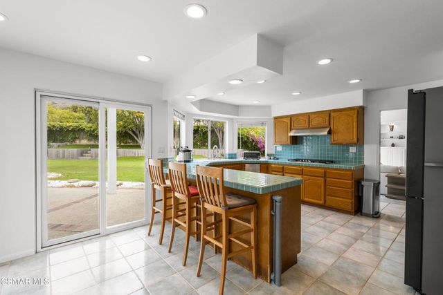 5045 Wagner Way, Oak Park, CA 91377