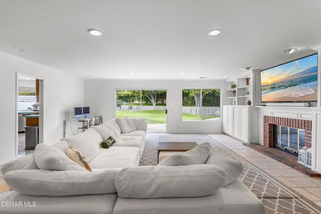 5045 Wagner Way, Oak Park, CA 91377