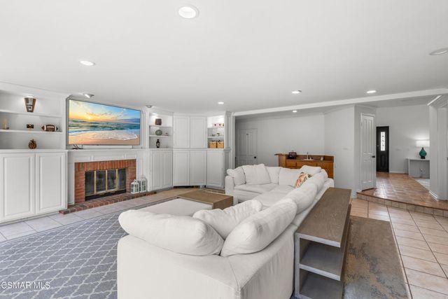 5045 Wagner Way, Oak Park, CA 91377