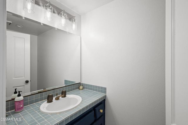 5045 Wagner Way, Oak Park, CA 91377