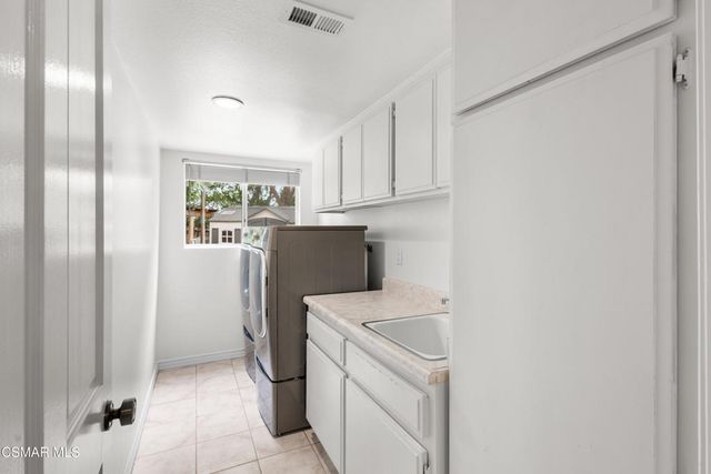 5045 Wagner Way, Oak Park, CA 91377