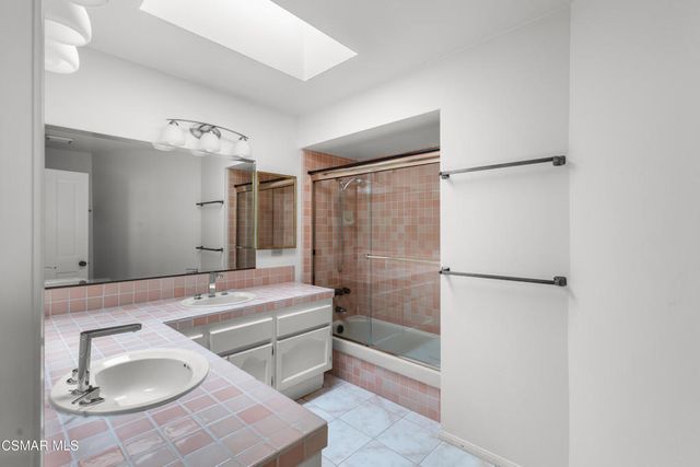 5045 Wagner Way, Oak Park, CA 91377