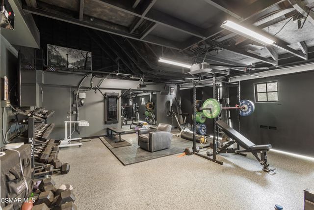 5045 Wagner Way, Oak Park, CA 91377