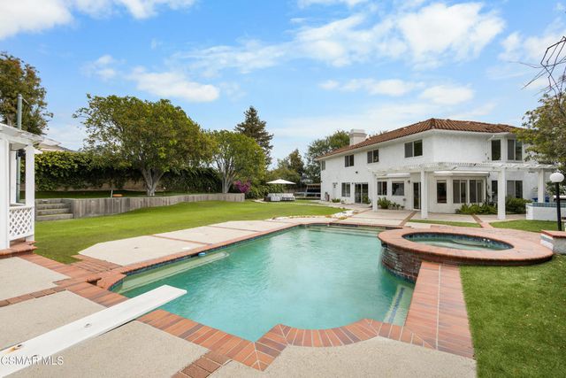 5045 Wagner Way, Oak Park, CA 91377
