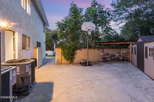 5045 Wagner Way, Oak Park, CA 91377