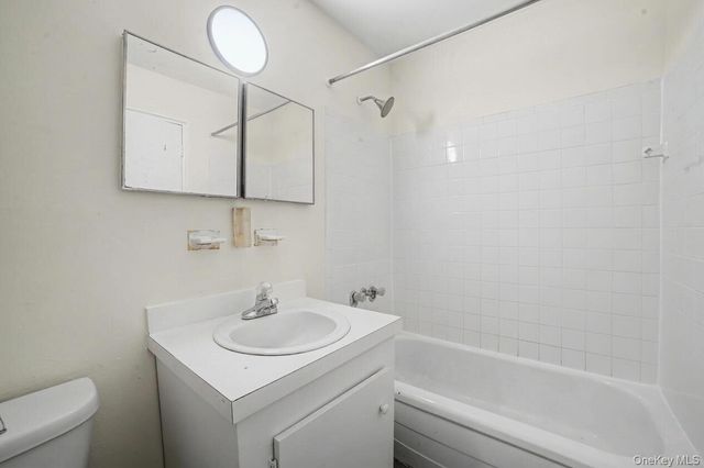 8 Wyndover Woods Lane 18, White Plains, NY 10603