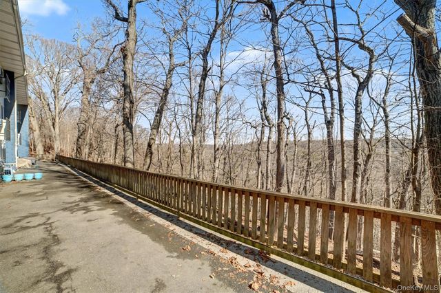 8 Wyndover Woods Lane 18, White Plains, NY 10603