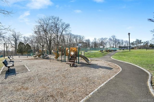 8 Wyndover Woods Lane 18, White Plains, NY 10603