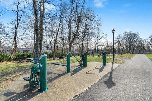 8 Wyndover Woods Lane 18, White Plains, NY 10603