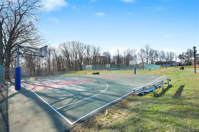 8 Wyndover Woods Lane 18, White Plains, NY 10603