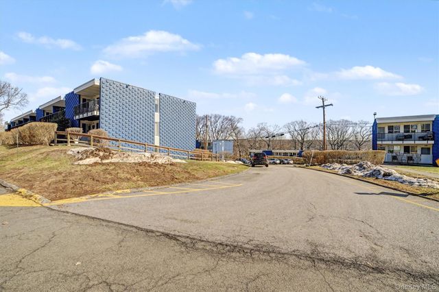 8 Wyndover Woods Lane 18, White Plains, NY 10603