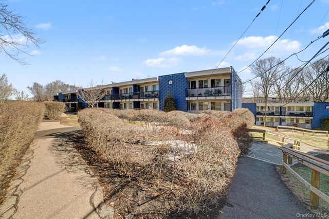 8 Wyndover Woods Lane 18, White Plains, NY 10603