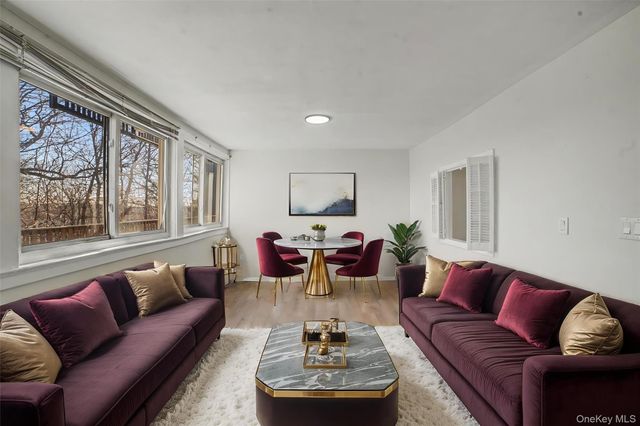 8 Wyndover Woods Lane 18, White Plains, NY 10603