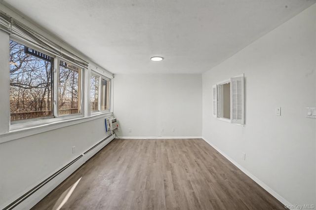 8 Wyndover Woods Lane 18, White Plains, NY 10603