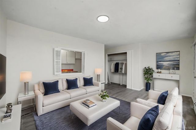 8 Wyndover Woods Lane 18, White Plains, NY 10603