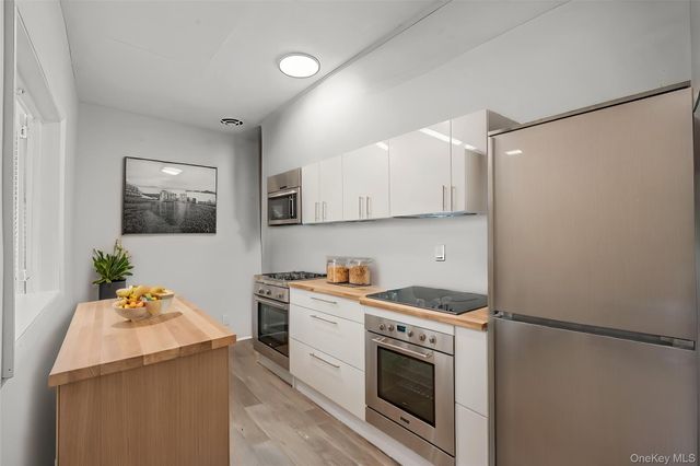 8 Wyndover Woods Lane 18, White Plains, NY 10603