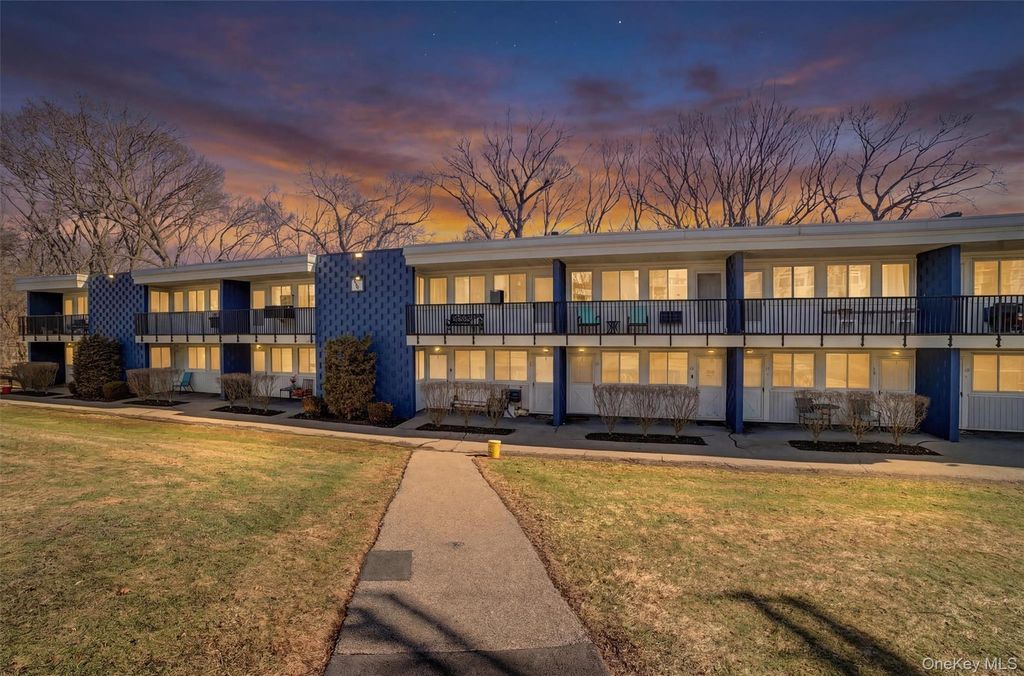 8 Wyndover Woods Lane 18, White Plains, NY 10603