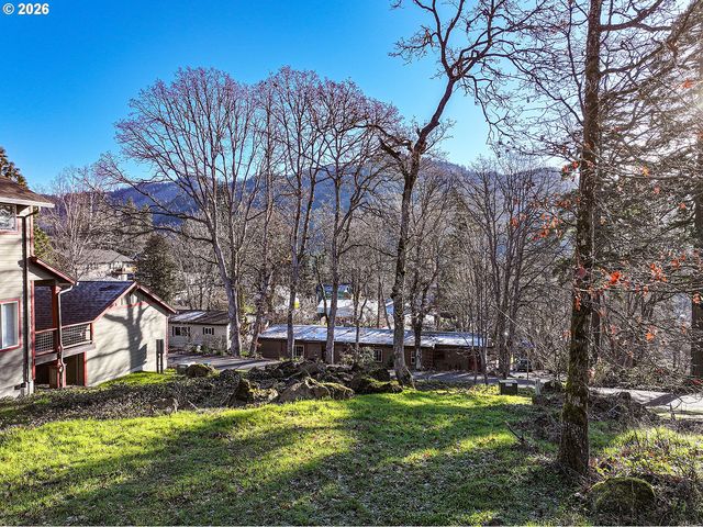 912 HILLSIDE Ln, White Salmon, WA 98672