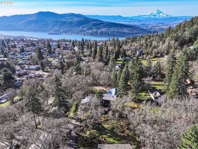 912 HILLSIDE Ln, White Salmon, WA 98672