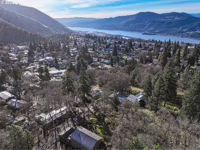912 HILLSIDE Ln, White Salmon, WA 98672