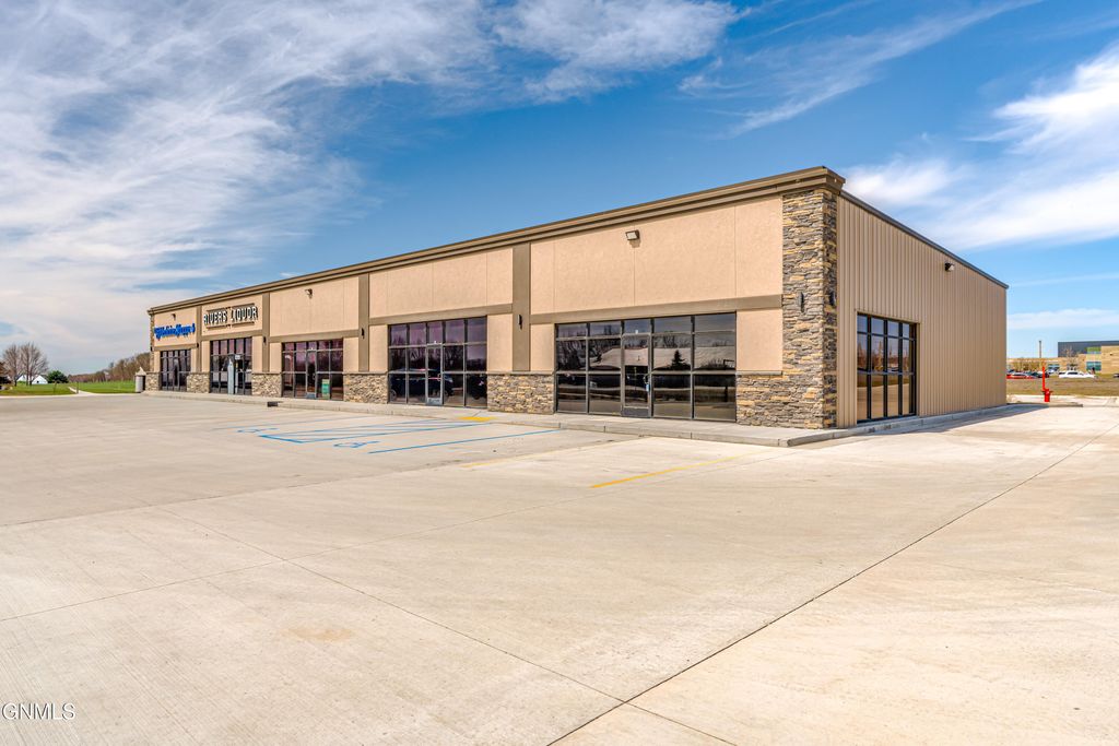 105 Mcdougall Drive N, Lincoln, ND 58504