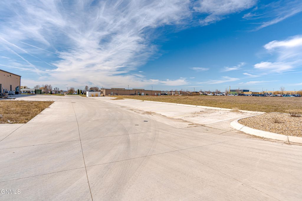 105 Mcdougall Drive N, Lincoln, ND 58504 photo 13