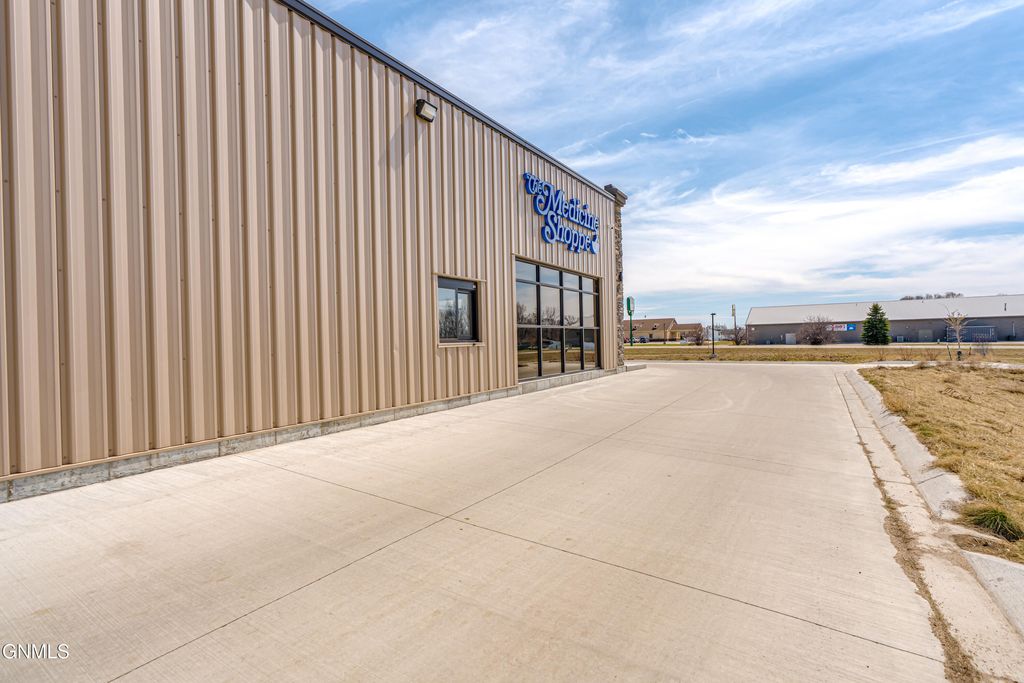 105 Mcdougall Drive N, Lincoln, ND 58504 photo 14