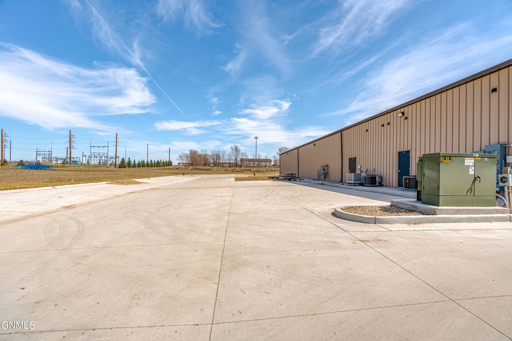 105 Mcdougall Drive N, Lincoln, ND 58504 photo 16