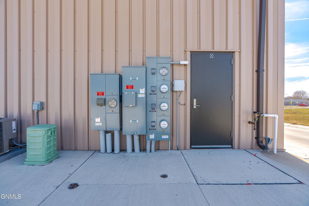 105 Mcdougall Drive N, Lincoln, ND 58504 photo 17