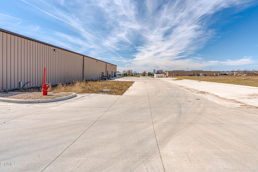 105 Mcdougall Drive N, Lincoln, ND 58504 photo 21