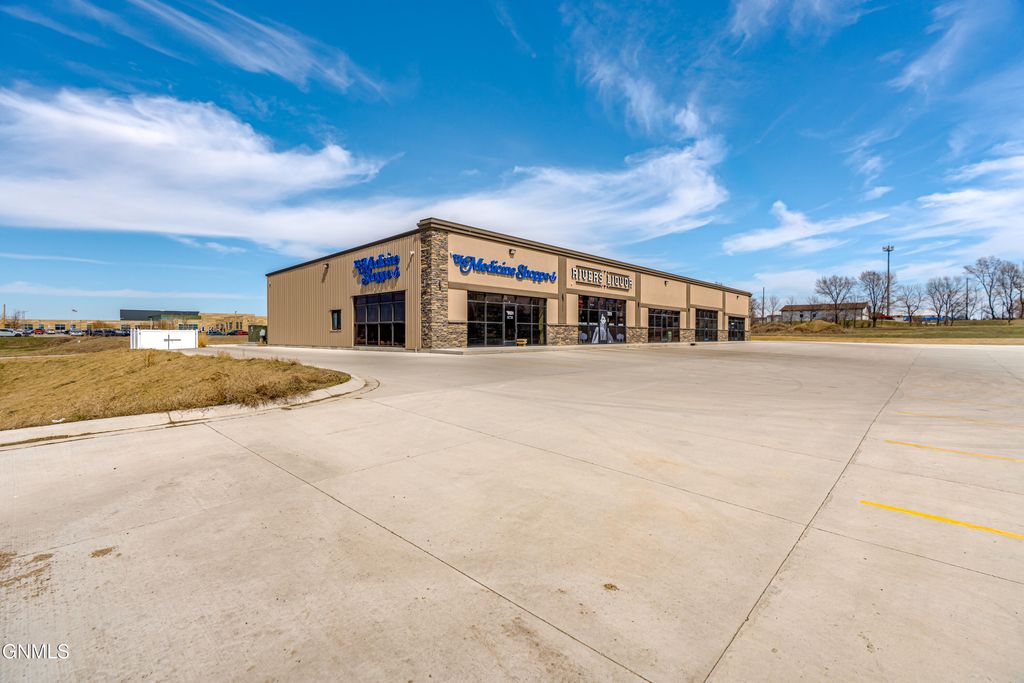 105 Mcdougall Drive N, Lincoln, ND 58504 photo 4