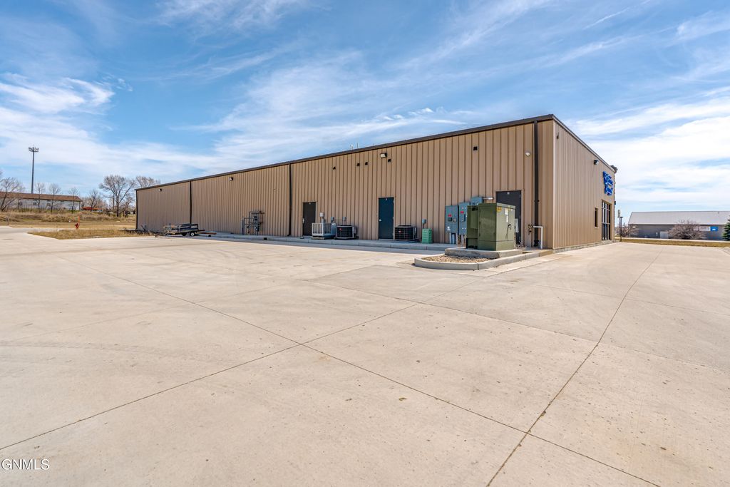 105 Mcdougall Drive N, Lincoln, ND 58504 photo 7