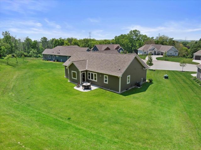 W237N6842 Ancient Oaks COURT, Sussex, WI 53089