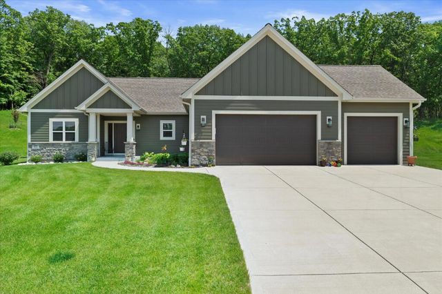 W237N6842 Ancient Oaks COURT, Sussex, WI 53089