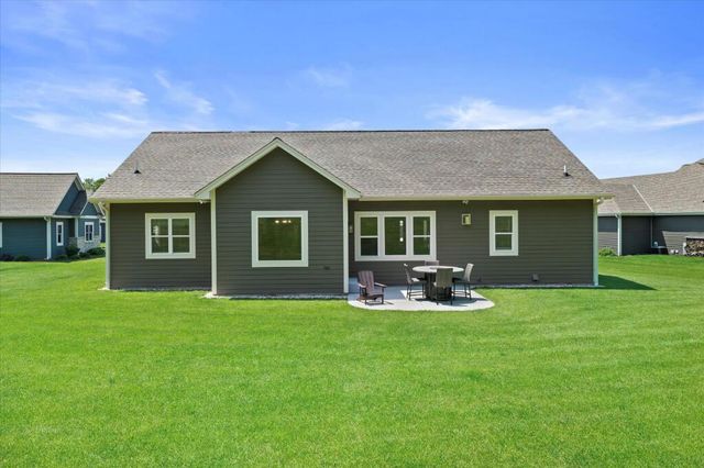 W237N6842 Ancient Oaks COURT, Sussex, WI 53089