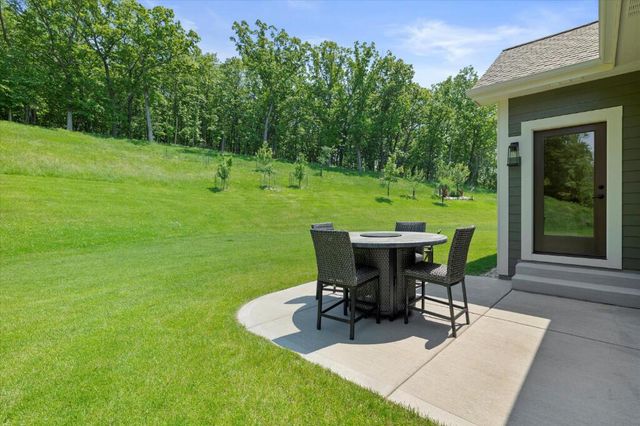 W237N6842 Ancient Oaks COURT, Sussex, WI 53089