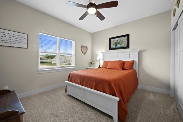 W237N6842 Ancient Oaks COURT, Sussex, WI 53089