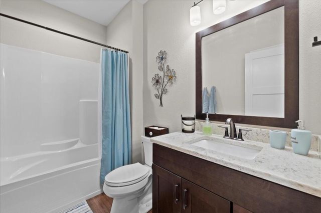 W237N6842 Ancient Oaks COURT, Sussex, WI 53089